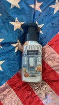 Bath & Bodyworks Foaming Hand Soap - Fresh Fall Morning